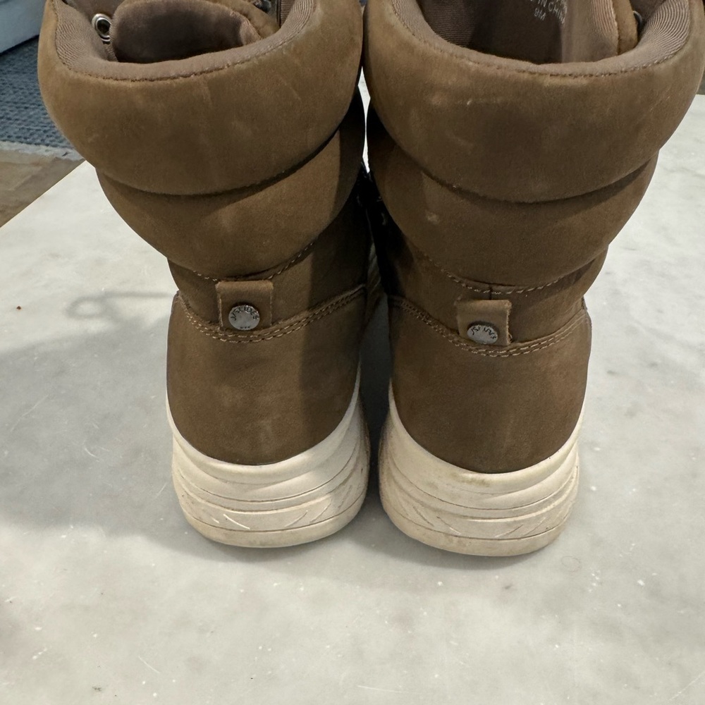 Jslides waterproof mountain boots size 9